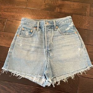Levi’s Ribcage short